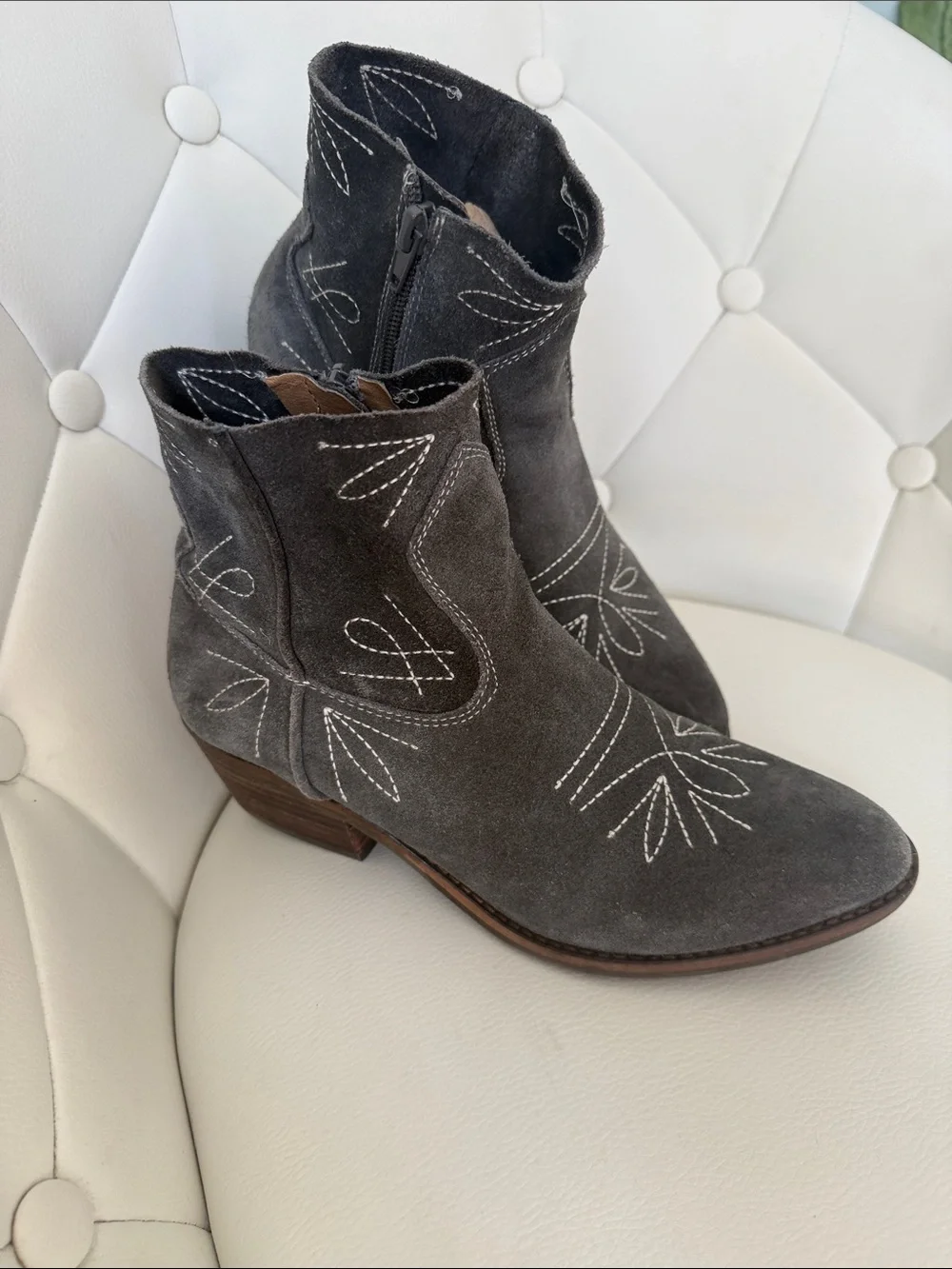 Lucky Brand LK-FLORINIAH Gray Suede Western Ankle Boots US7 Contrast Stitching - Picture 1 of 12